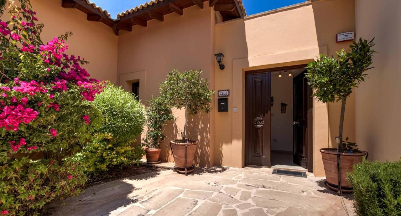 Fantastic Junior Villa Cz02 Salamis With Gorgeous Views, Aphrodite Hills Kouklia Ngoại thất bức ảnh
